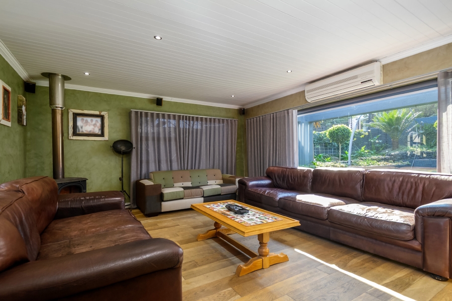 6 Bedroom Property for Sale in Kenridge Heights Western Cape